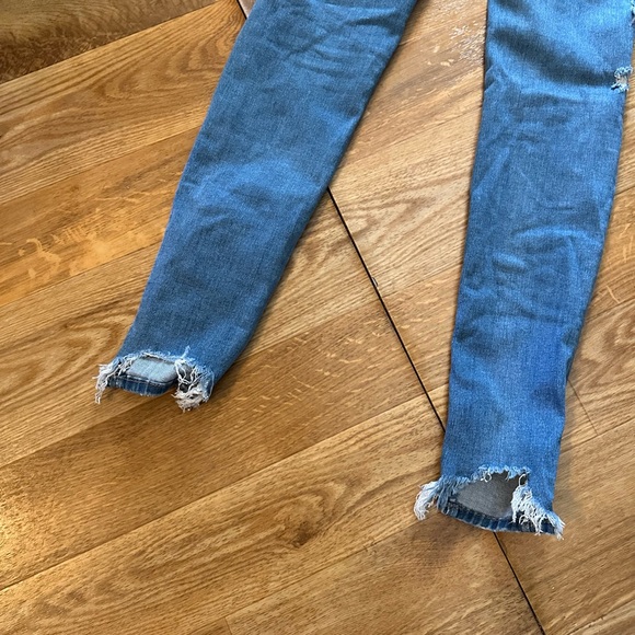 American Eagle Outfitters - Picture 7 of 10